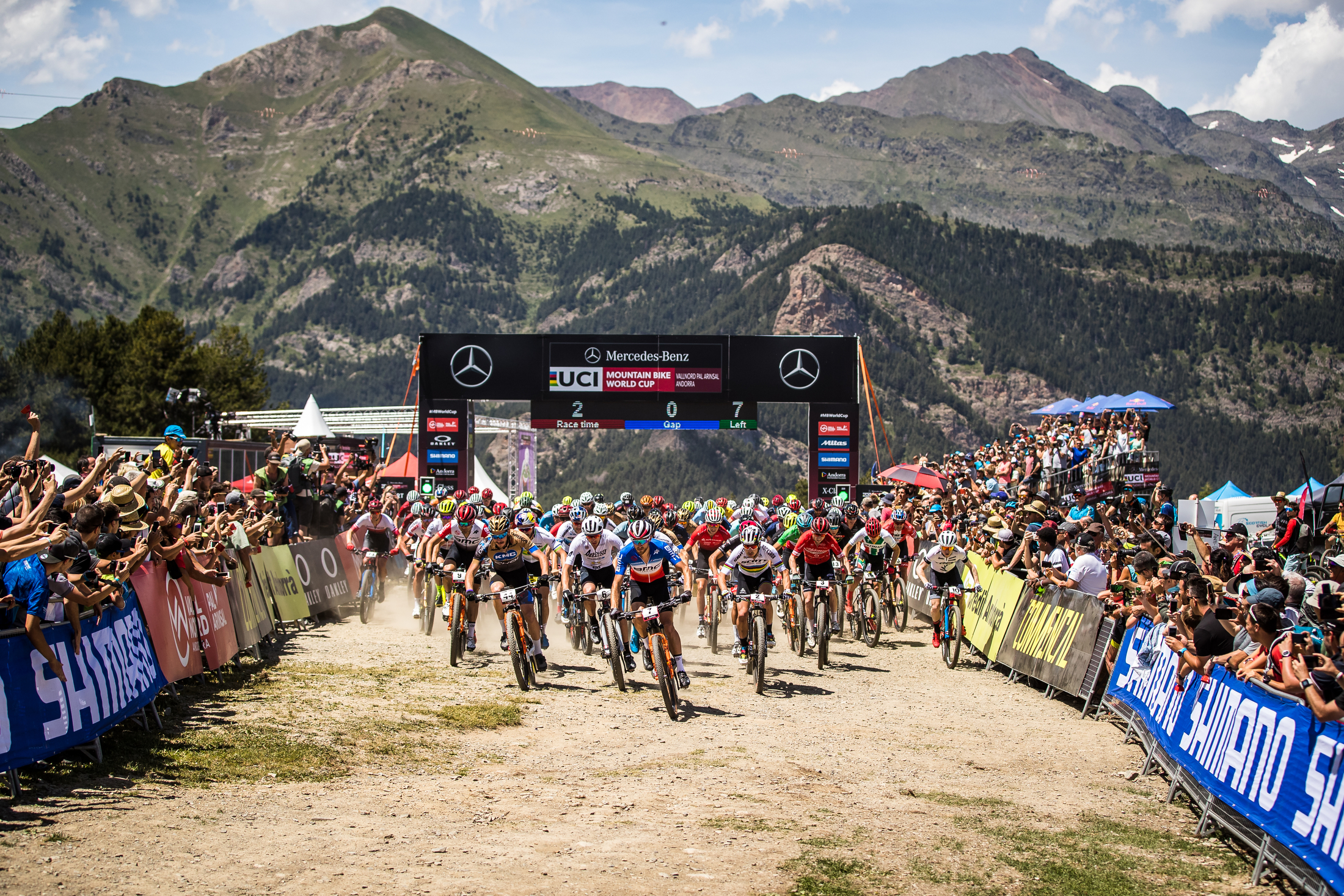 The Elite Men charge off of the line amid the Andorran backdrop.